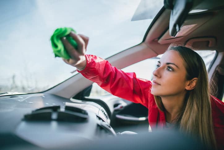 Ultimate Guide to Cleaning Car Windows and Headlights