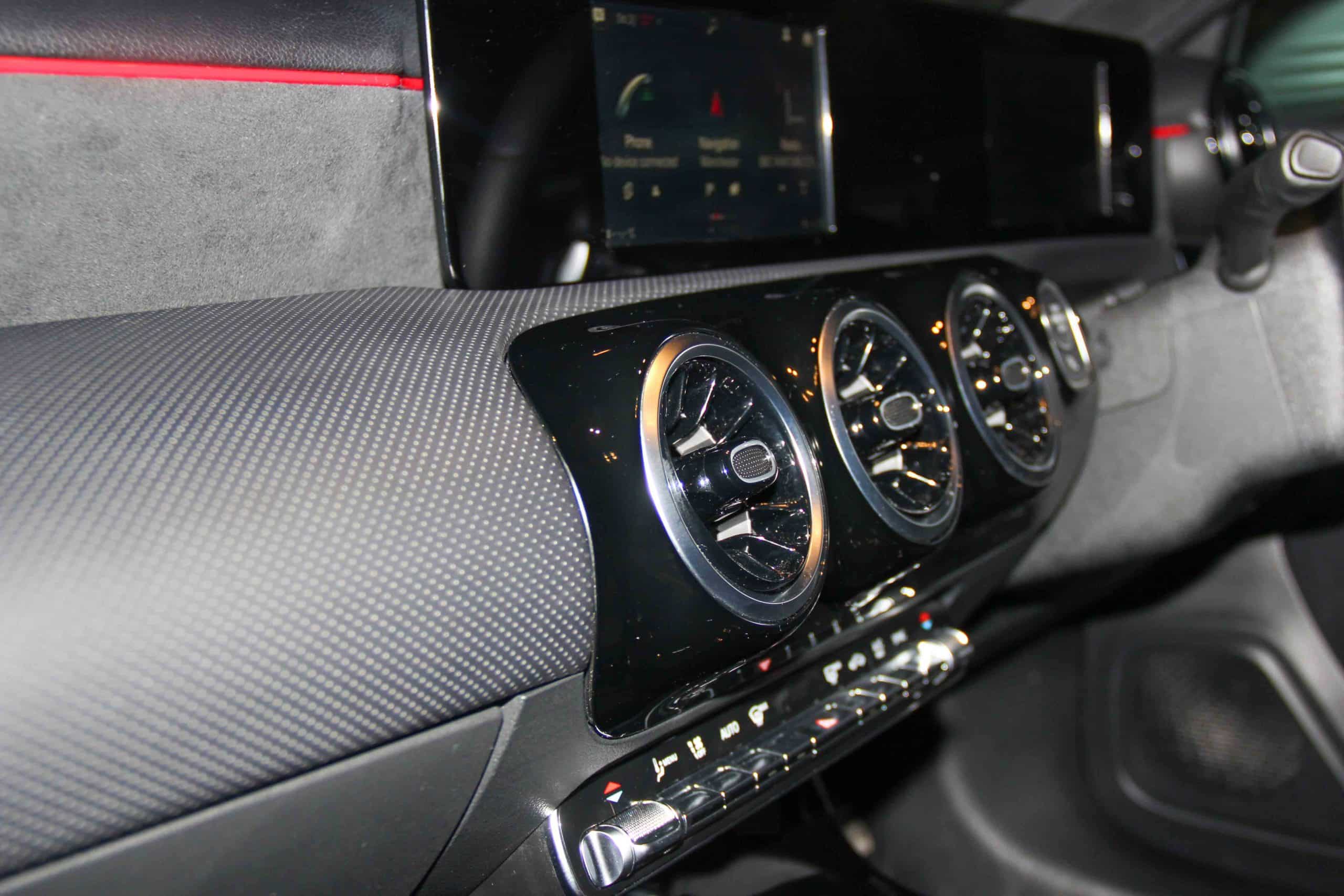 12 Places in a Car that Everyone Forgets to Clean