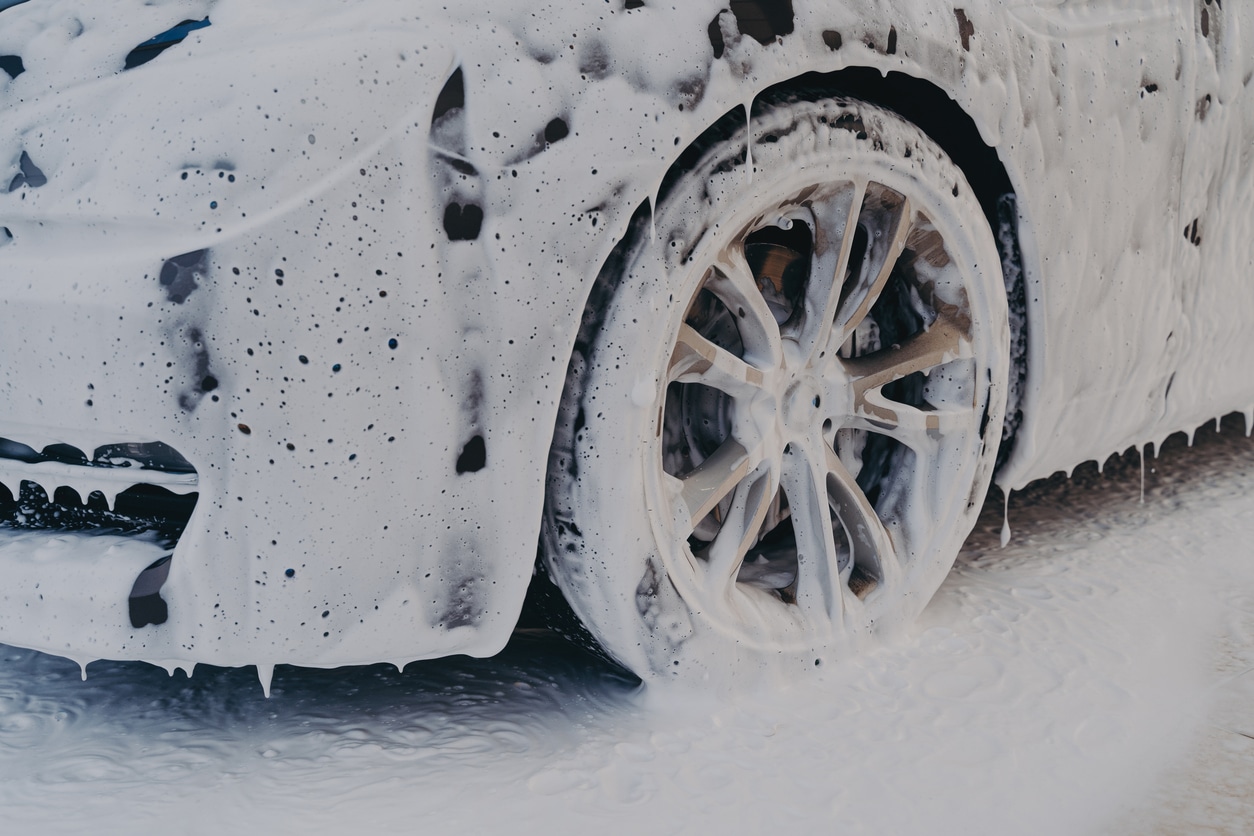 Snow Foam vs Car Shampoo: What’s the Difference & How to Choose the Right One for You